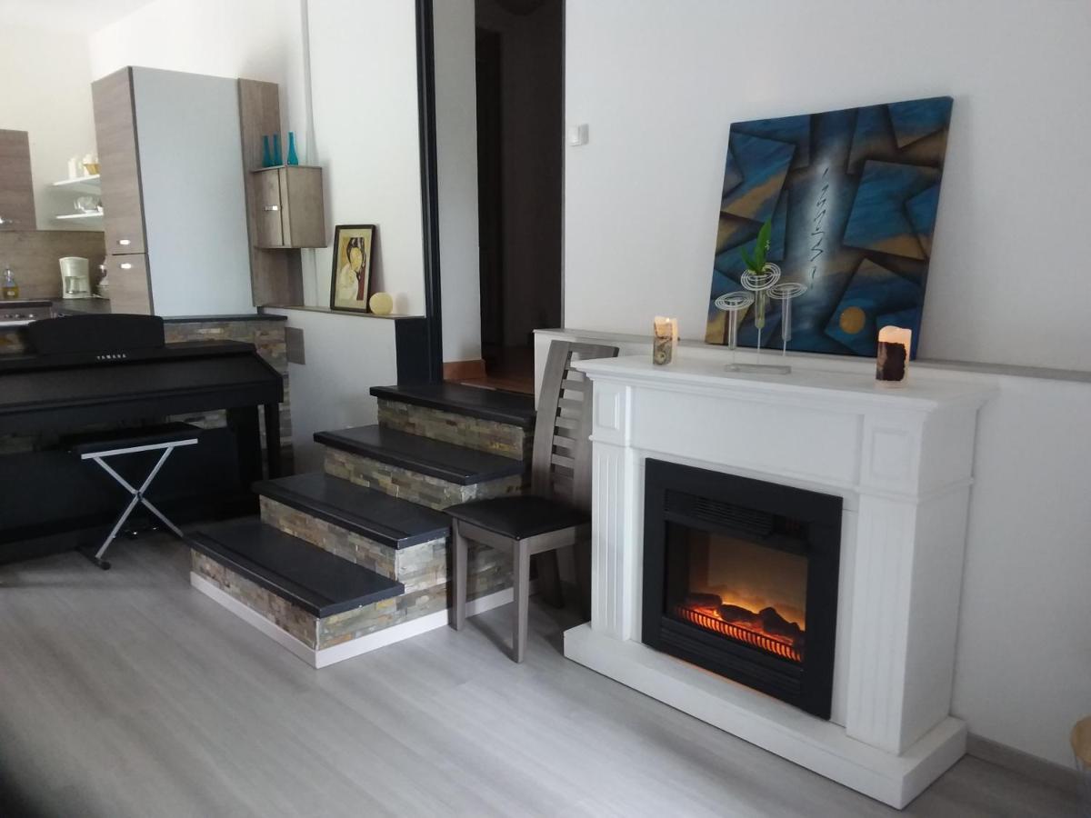 Gite De La Maison Bleue Villa Mirandol-Bourgnounac Exteriör bild
